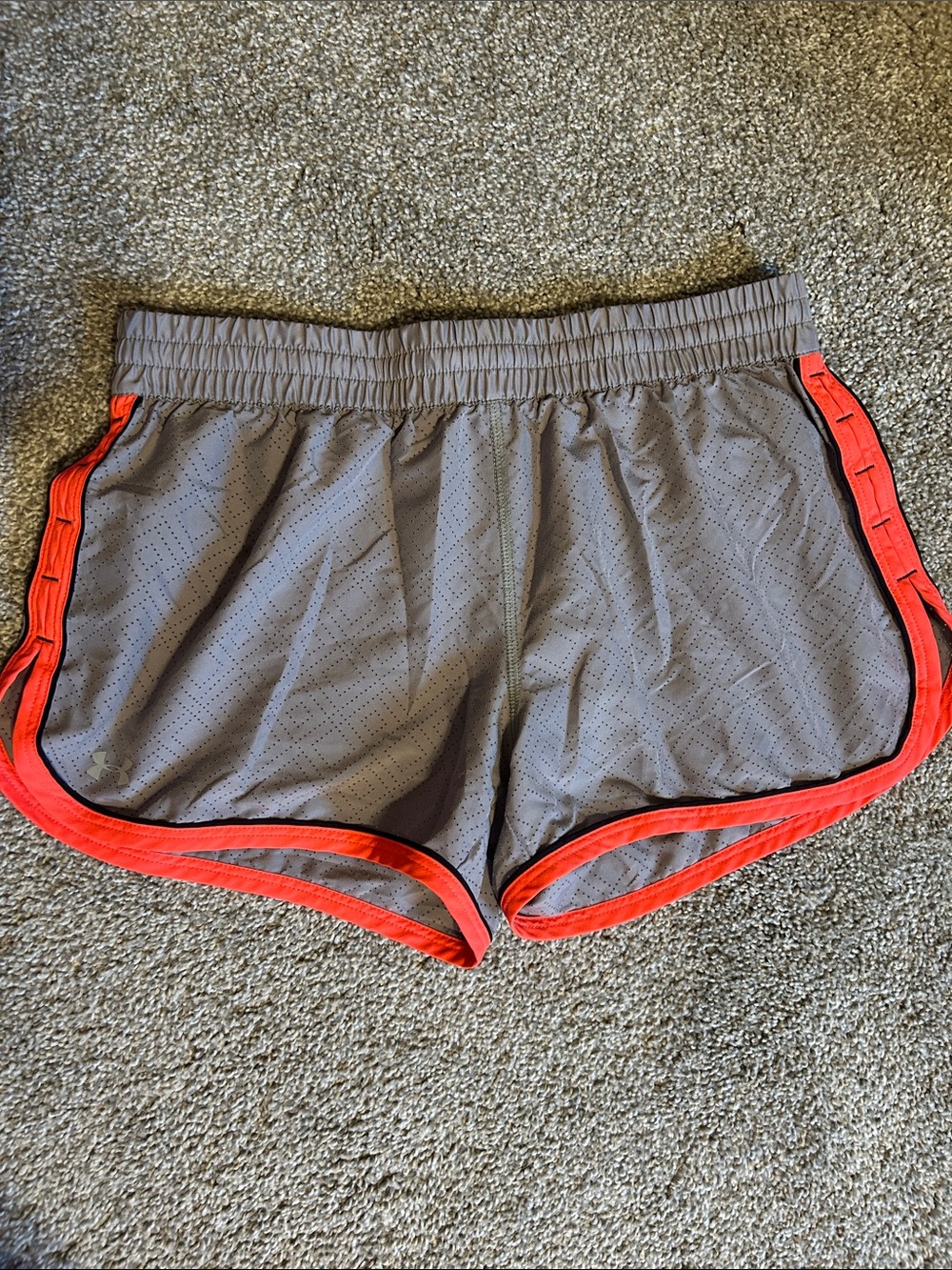 Under Armour Women's Gray Black & Coral Dot Texture Athletic Shorts Small